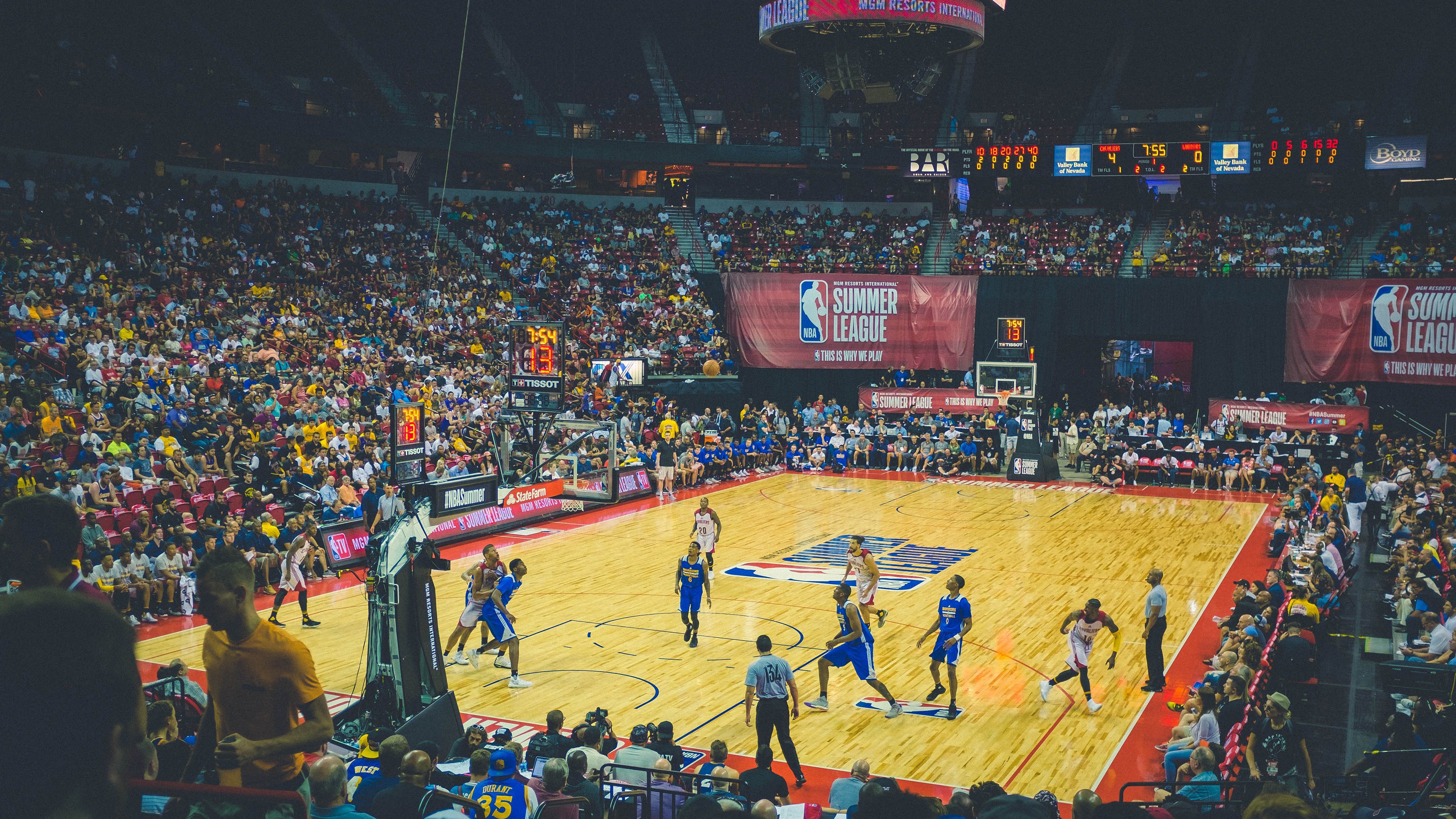 开云体育平台APP-上海队防守锁死辽宁队，哈利伯顿统治全场